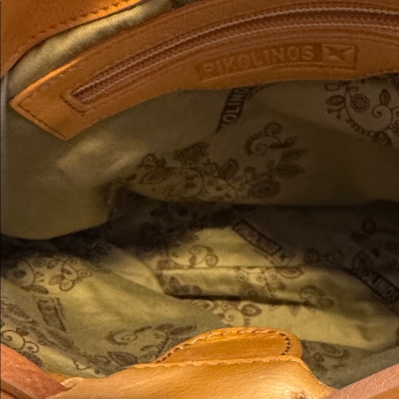 PIKOLINOS NWOT! Beautiful Buttery Leather Crossbody Bag with magnetic closure - Picture 12 of 17